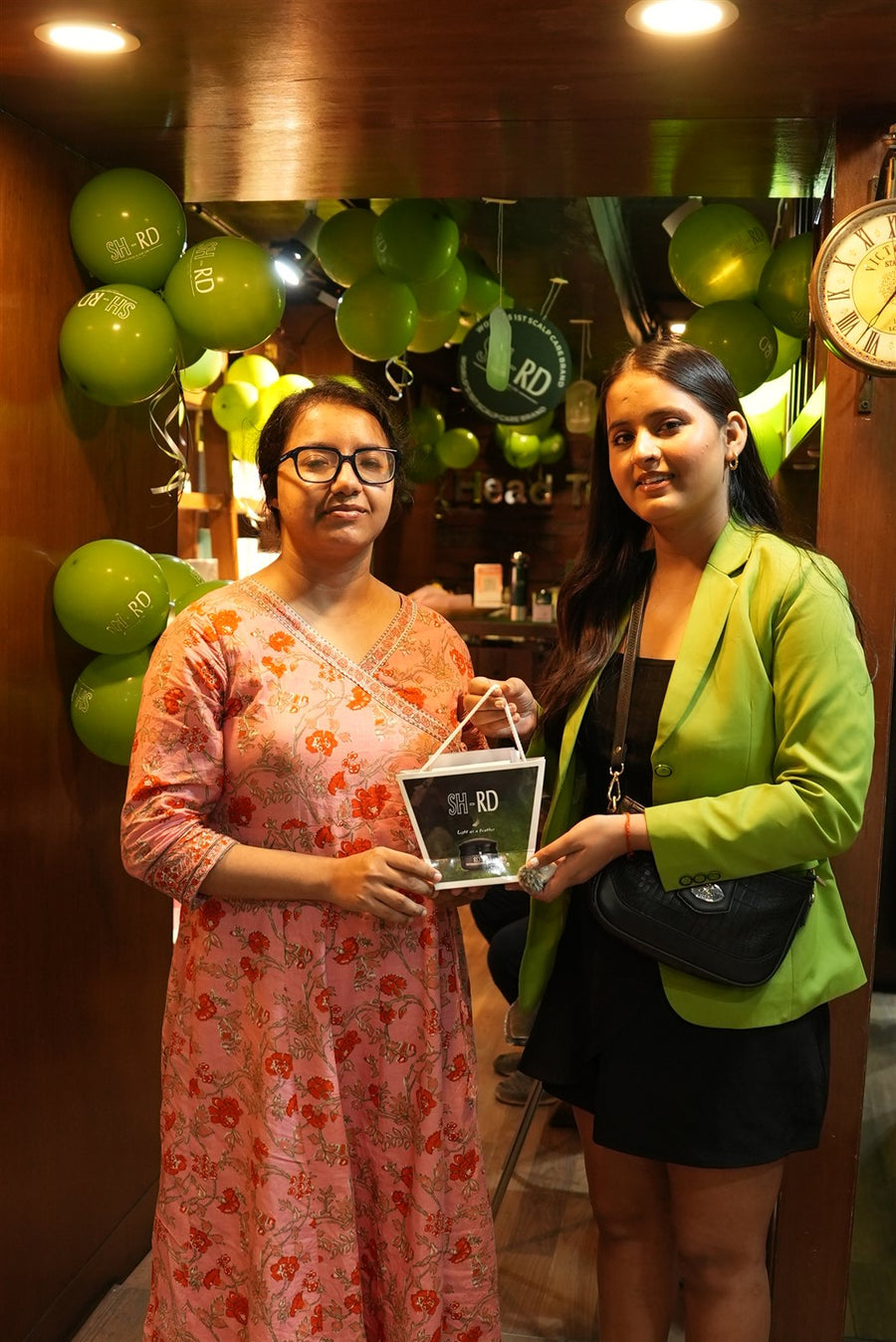 Two guests with an SH-RD gift box at Avani Riverside Mall